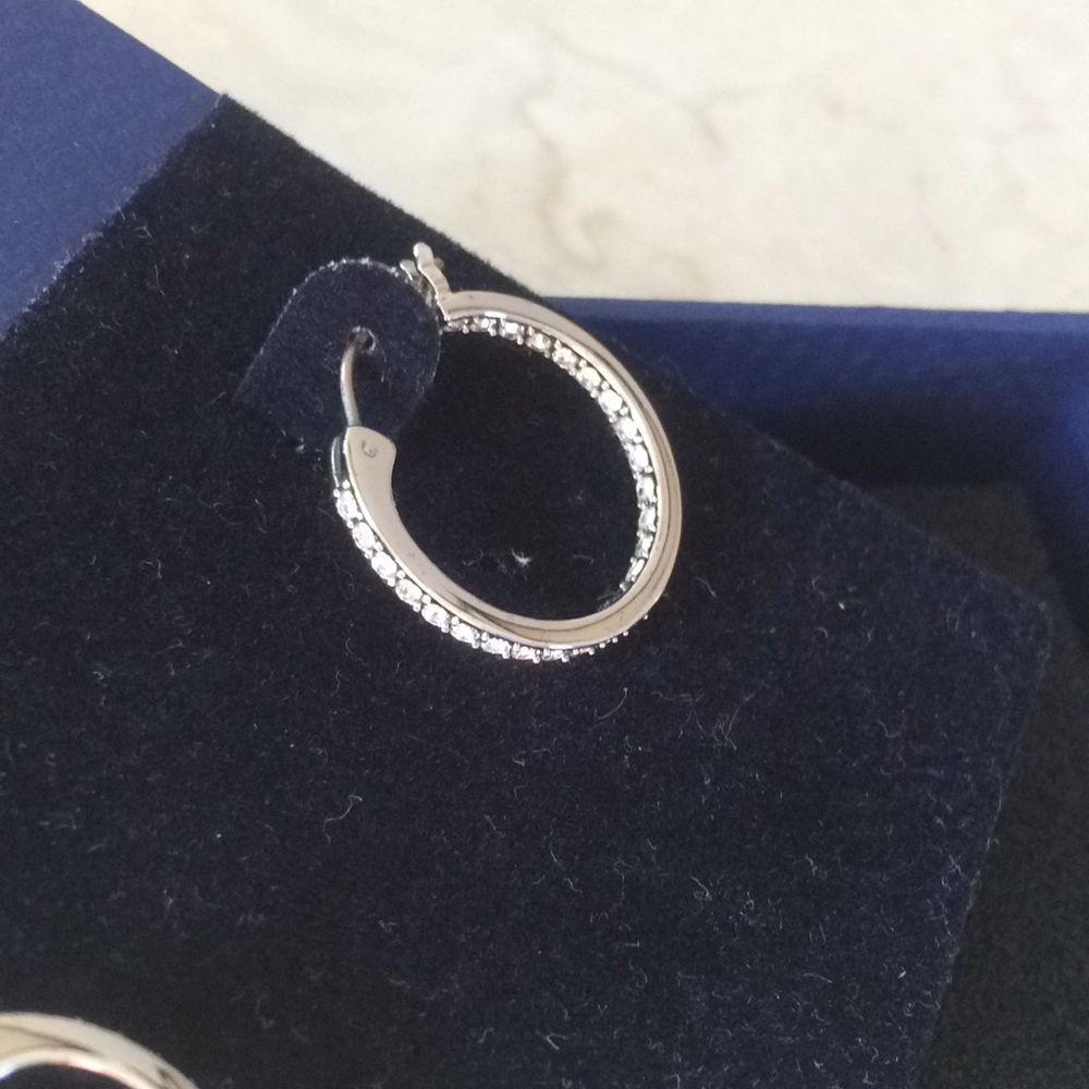 Earring - Picture 2 of 3